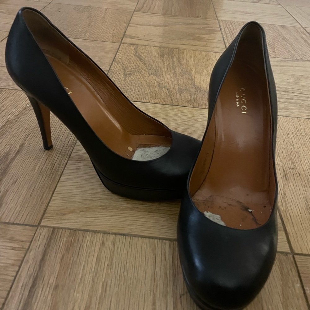 Black Gucci heels, size 37, roughly used